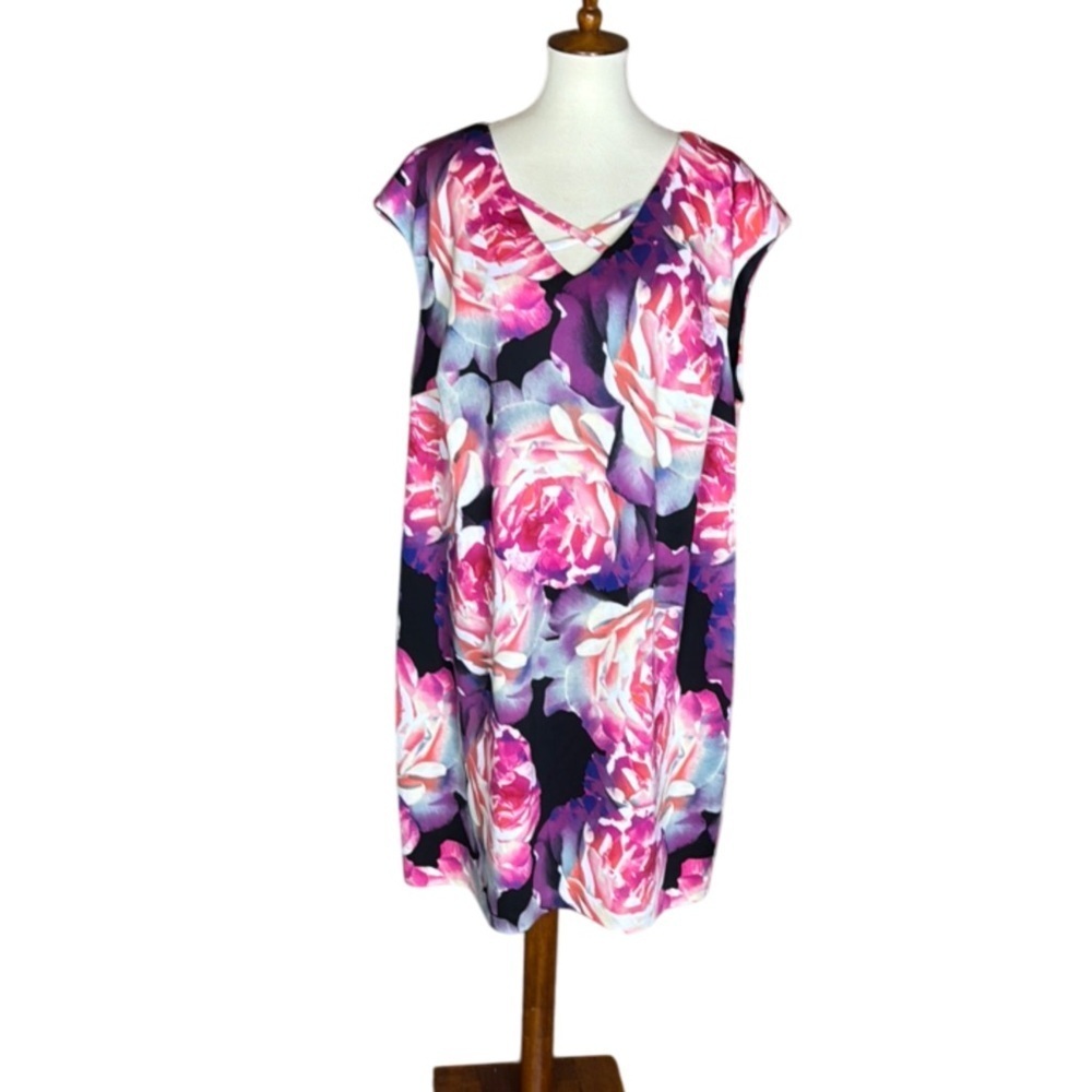 Avenue Floral Dress with cap sleeves Size 24